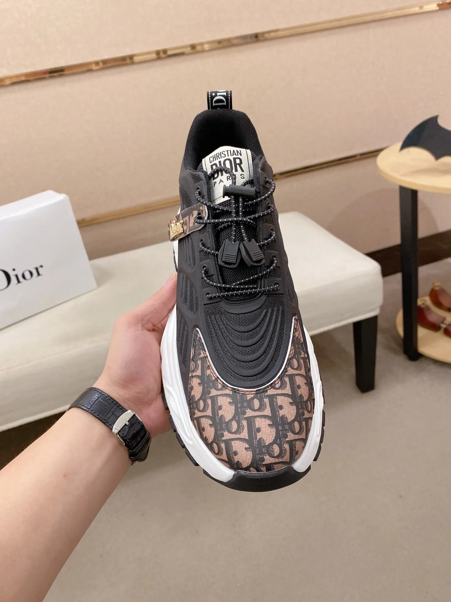 Men's shoes💰 462💰🇮🇹🇮🇹Dior d The new model is on sale at the same time at the counter. The upper 🇮🇹 is imported Italian first-layer cowhide, and the lining is fully imported sheepskin 💪💪. It is a complete 1⃣️ to 1⃣️ replica 🇮🇹💪💪, ⚠ Sole: The original sole is specially provided by the original factory. The exclusive movable molded sole is super comfortable. ⚠Original factory single goods, 🔍🔍high quality, you can enter and leave the counter at will, welcome to compare⚠. Code number:38-44